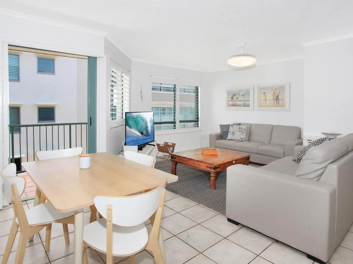 Harbour View 9 Bright And Beachy Walk Up Three Bedroom Apartment With Private Rooftop Mooloolaba