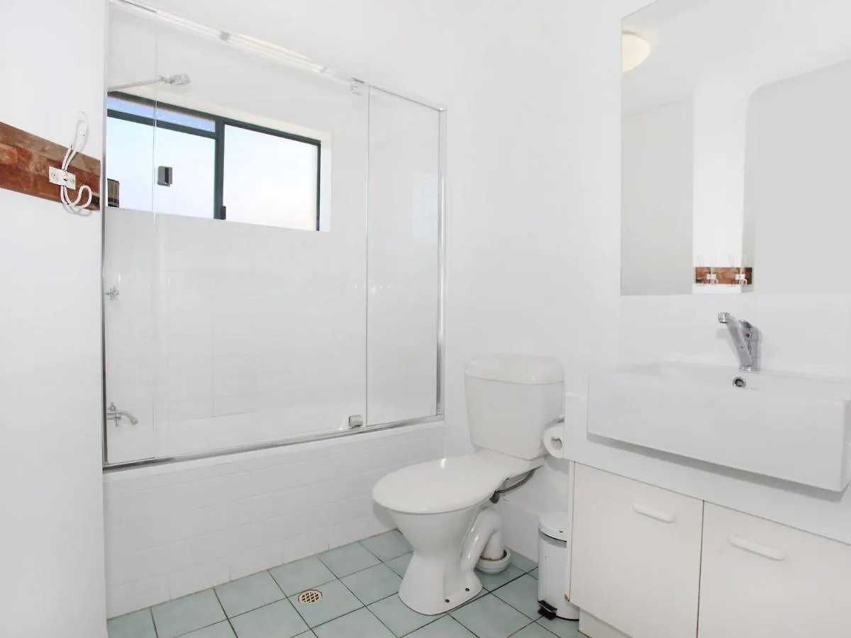 Harbour View 9 Bright And Beachy Walk Up Three Bedroom Apartment With Private Rooftop Mooloolaba 0*,  Australia